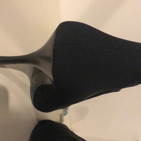 Woman’s black size 11 heels - Picture 4 of 6